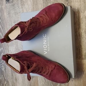 Vionic women's boots size 9